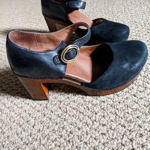 Gorgeous Black Leather Dansko Heels